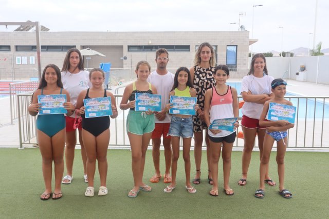 Centenar y medio de alumnos completan el segundo curso de natación