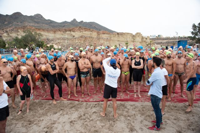 120 nadadores completaron el 'Desafío Seaman' de Bolnuevo