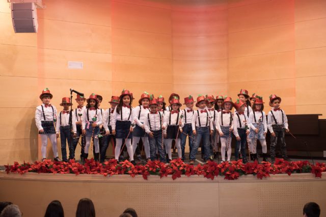 280 escolares cantan a la Navidad en el Certamen de Villancicos