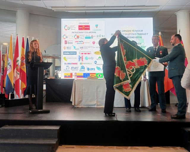La 5ª Zona de la Guardia Civil de Murcia, distinguida con la medalla de oro al mérito profesional