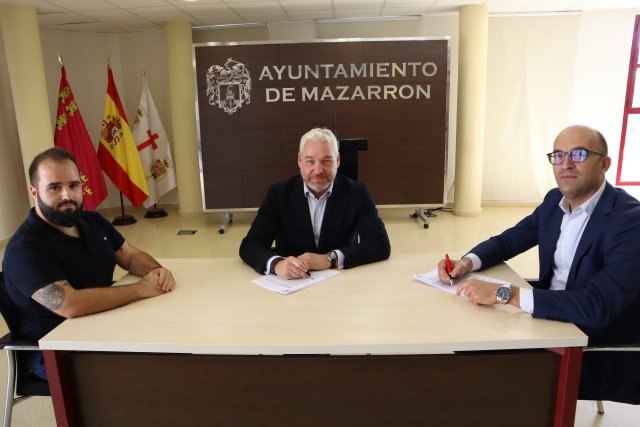 El Ayuntamiento de Mazarrón firma el contrato para la construcción del ascensor panorámico