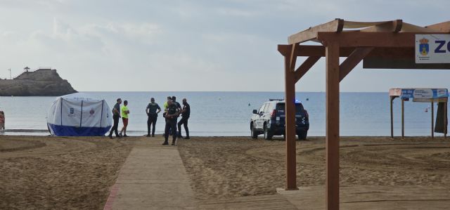 Fallece una mujer en una playa del Puerto de Mazarrón